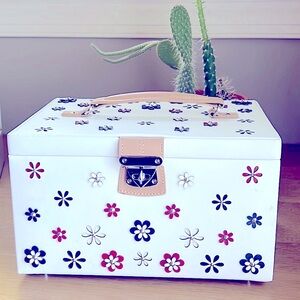 Wolf leather jewelry Box